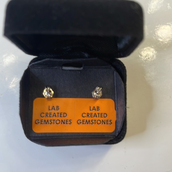 Garnet studs - Picture 3 of 4